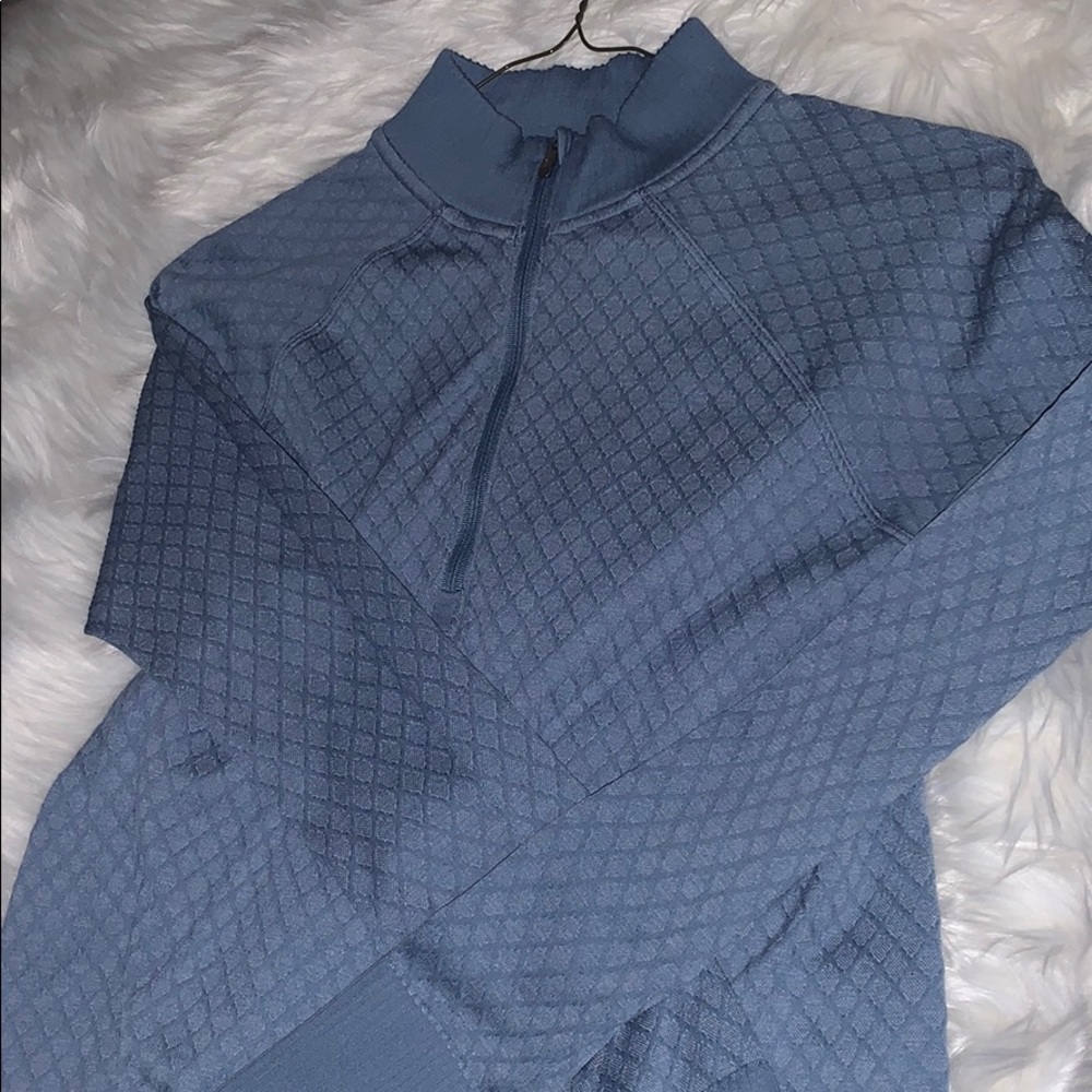 Lululemon workout top
